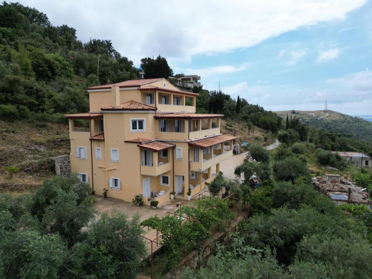 Nefeli'S Apartment Himare Exterior photo