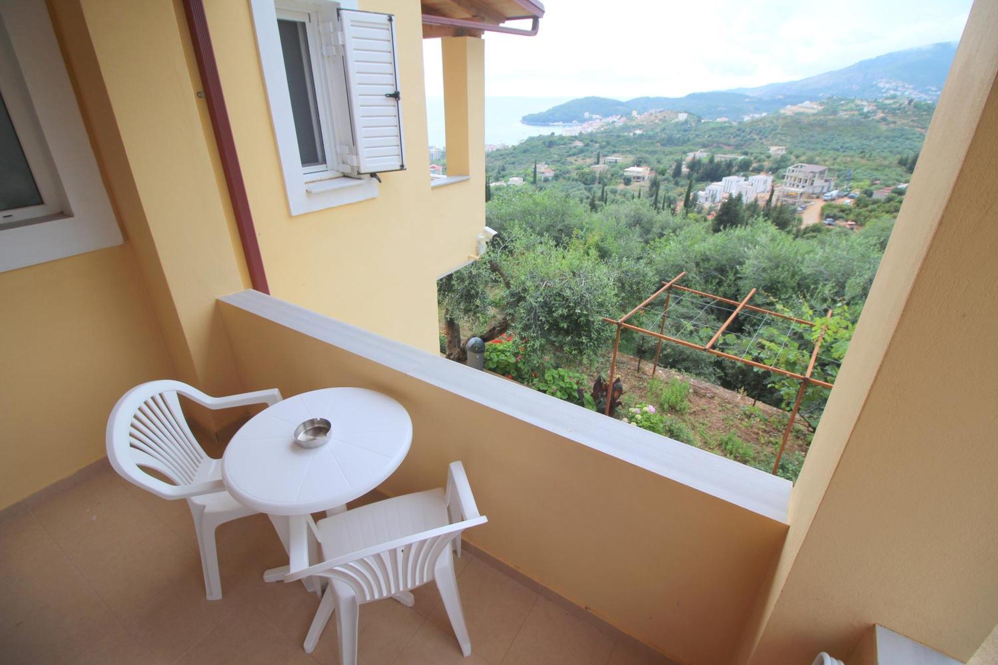 Nefeli'S Apartment Himare Exterior photo